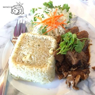 ข้าวกระเทียมหมูอบ
