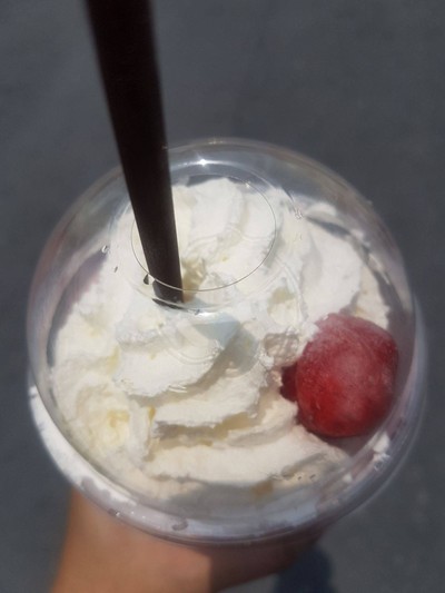สตอเบอรี่สมูทตี้