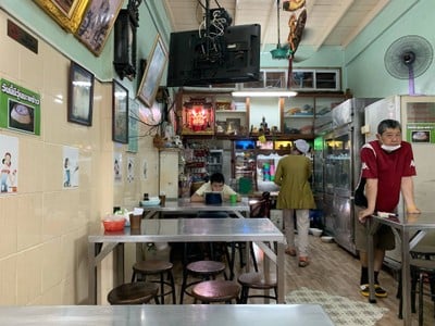 บรรยากาศ เอลวิสสุกี้&ซีฟู้ด ซอยยศเส Original ยศเส