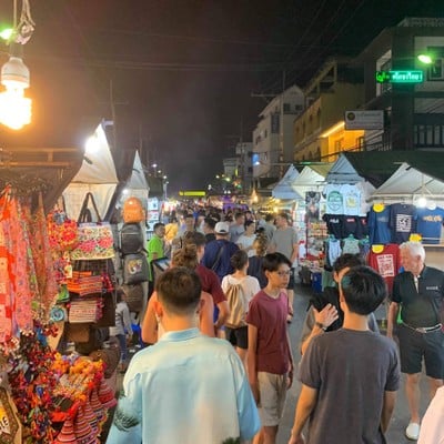 ตลาดโต้รุ่งหัวหิน