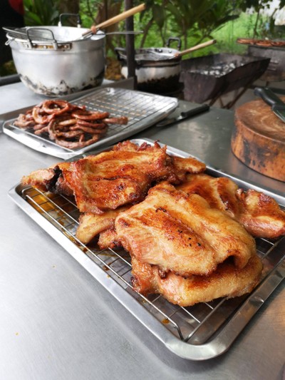 อาหาร หรือ เครื่องดื่ม