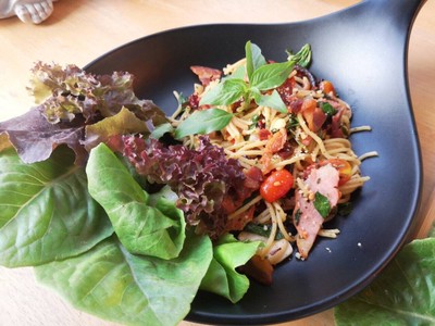 สปาเก็ตตี้เบคอนพริกแห้ง