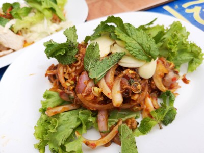 อาหาร หรือ เครื่องดื่ม