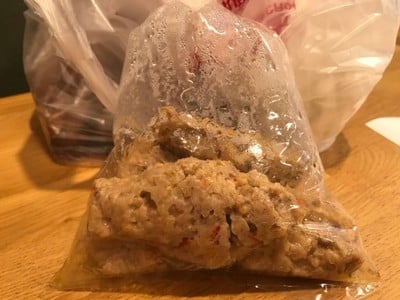 หมูสับปลาอินทรีย์ 1 ถุงมี 4 ชิ้น: 80 บาท