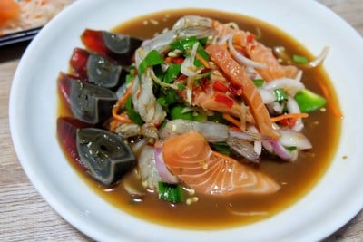 ยำแซลม่อนกุ้งสด