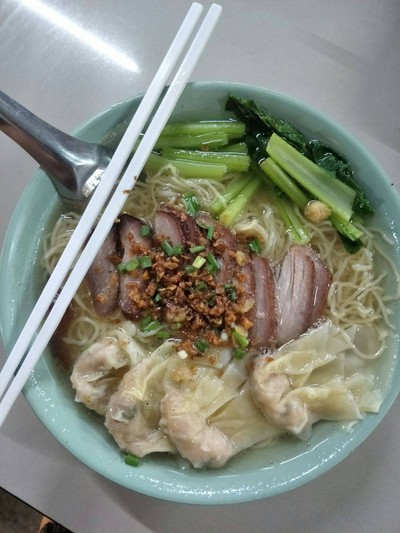 บะหมี่เกี๊ยวหมูแดง