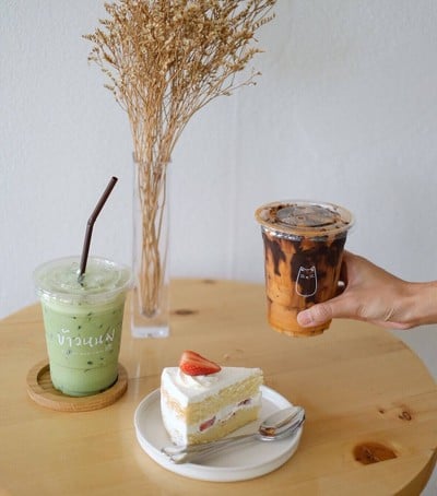 ข้าวหนม Bakery and cafe