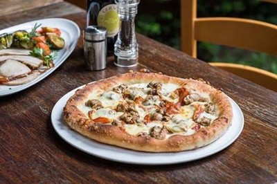Trattoria Pizzeria IL Bolognese (อิลโบโลเยเซ่) Trattoria Pizzeria IL Bolognese (อิลโบโลเยเซ่)