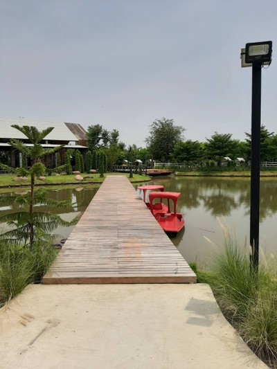 ข้างโรงนา