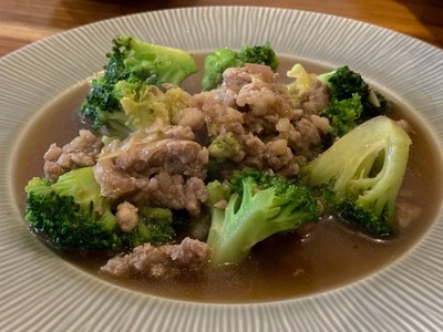 ผัดบล็อคเคอรี่หมูสับ