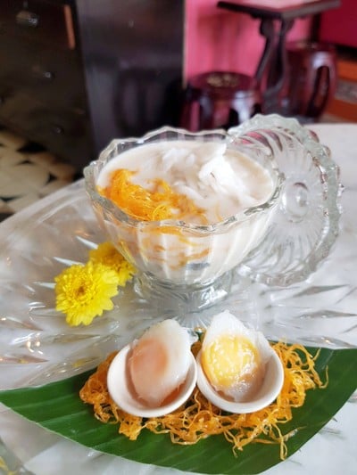 บัวลอยชาโคล