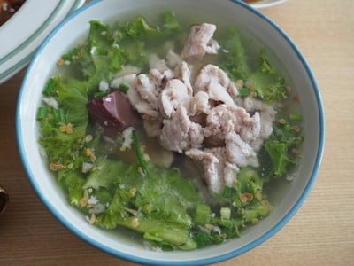 เมนูของร้าน เล่าสี่ เกาเหลาเลือดหมู หมูทอด