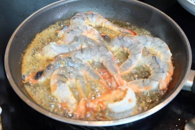 วิธีทำ กุ้งผัดผงกะหรี่