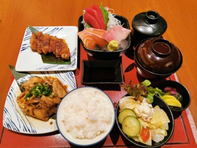 อาหาร หรือ เครื่องดื่ม