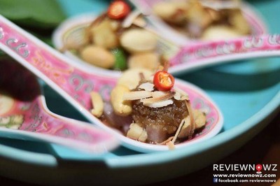 เมี่ยงคะน้ากากหมู 