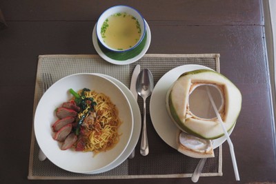 อาหาร หรือ เครื่องดื่ม