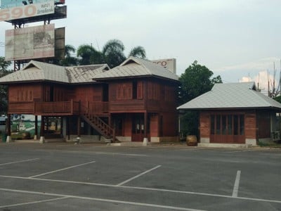 โรงแรมร้อยเกาะ