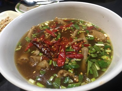 ต้มแซ่บตีนไก่
