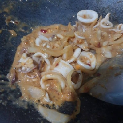 วิธีทำ หมึกผัดไข่เค็ม วิธีทำ หมึกผัดไข่เค็ม