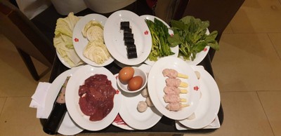 อาหาร หรือ เครื่องดื่ม