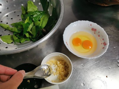 วิธีทำ ใบเหลียงผัดไข่