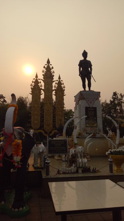 อนุสาวรีย์พ่อขุนเม็งราย