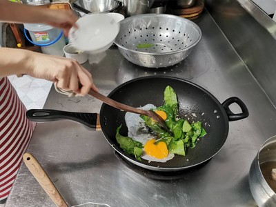 วิธีทำ ใบเหลียงผัดไข่