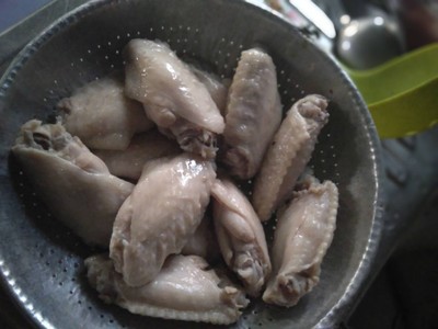 วิธีทำ ปีกไก่ทอดซีอิ๊ว(No ชูรส ) วิธีทำ ปีกไก่ทอดซีอิ๊ว(No ชูรส )