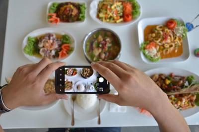 อาหาร หรือ เครื่องดื่ม