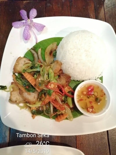 อาหาร หรือ เครื่องดื่ม