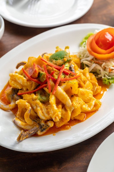 ปลาหมึกผัดผงกระหรี่