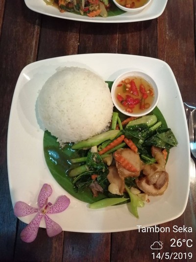 อาหาร หรือ เครื่องดื่ม