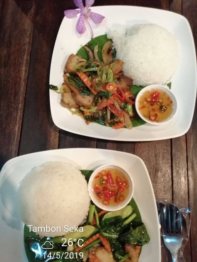 อาหาร หรือ เครื่องดื่ม