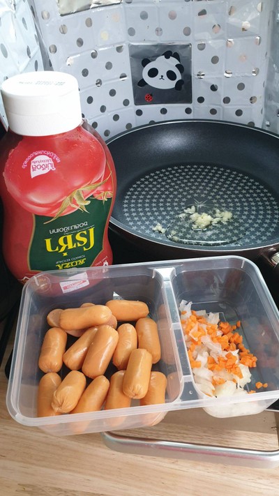 วิธีทำ ไส้กรอกผัดซอสมะเขือเทศ