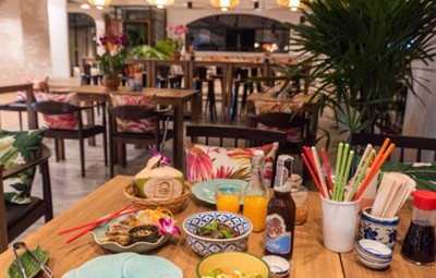 ตัวอย่างอาหาร และเครื่องดื่มในร้านบางส่วน