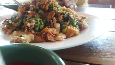 ดอกขจรผัดไข่