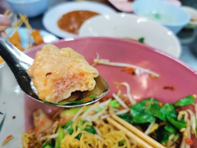 บะหมี่ไก่ตุ๋นแห้งยำ
