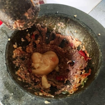 วิธีทำ น้ำพริกกะปิสูตรจี้อู (คุณยาย)