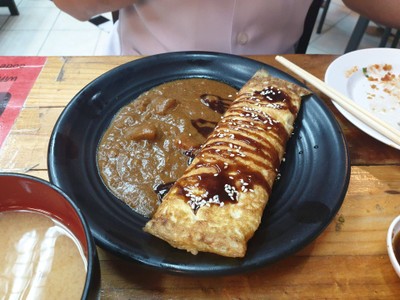 ข้าวแกงกระหรี่ห่อไข่
