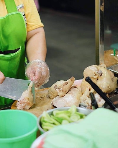 ข้าวมันไก่เจ๊โบว์ บรรทัดทอง