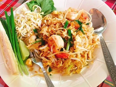 ผัดไทกุ้งสด
