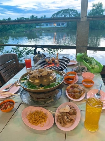บรรยากาศ ลองแลหมูกระทะ
