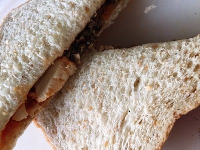 แซนด์วิชโฮลวีตอกไก่ซอสพิซซ่า 🥪