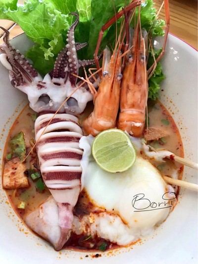 บะหมี่เครื่องหนักทะเลรวมต้มยำน้ำข้น