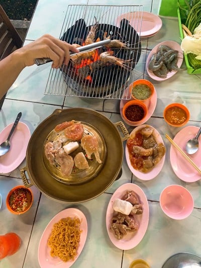ลองแลหมูกระทะ (LONG LAE BARBEQUE) ลองแลหมูกระทะ (LONG LAE BARBEQUE)