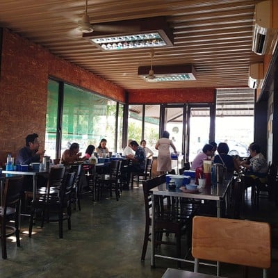 บรรยากาศ ข้าวมันไก่นายโฮ