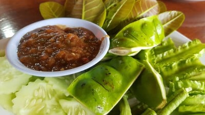 น้ำพริกกะปิแมงดากับผักสด