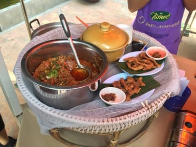 อาหารเหนือ ข้าวซอยเที่ยงตรง รัชดา17 อาหารเหนือ ข้าวซอยเที่ยงตรง รัชดา17