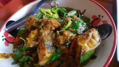 ผัดเผ็ดปลาดุกทะเล
