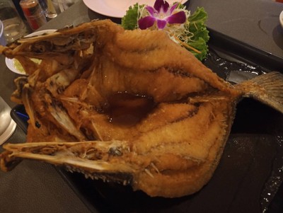 ปลากระพงทอดราดน้ำปลา